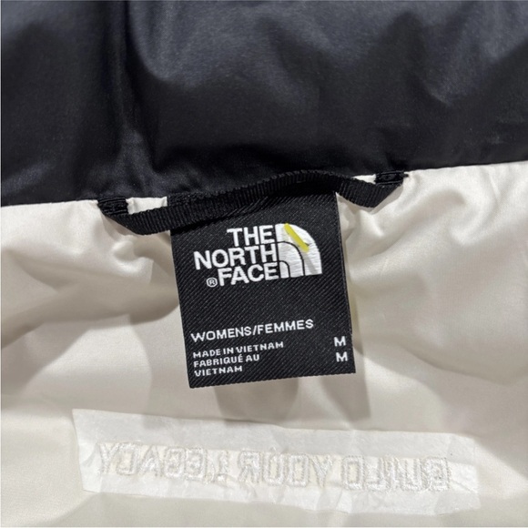 The North Face Women's Everyday Insulated Two-Tone Puffer Vest - Picture 8 of 10